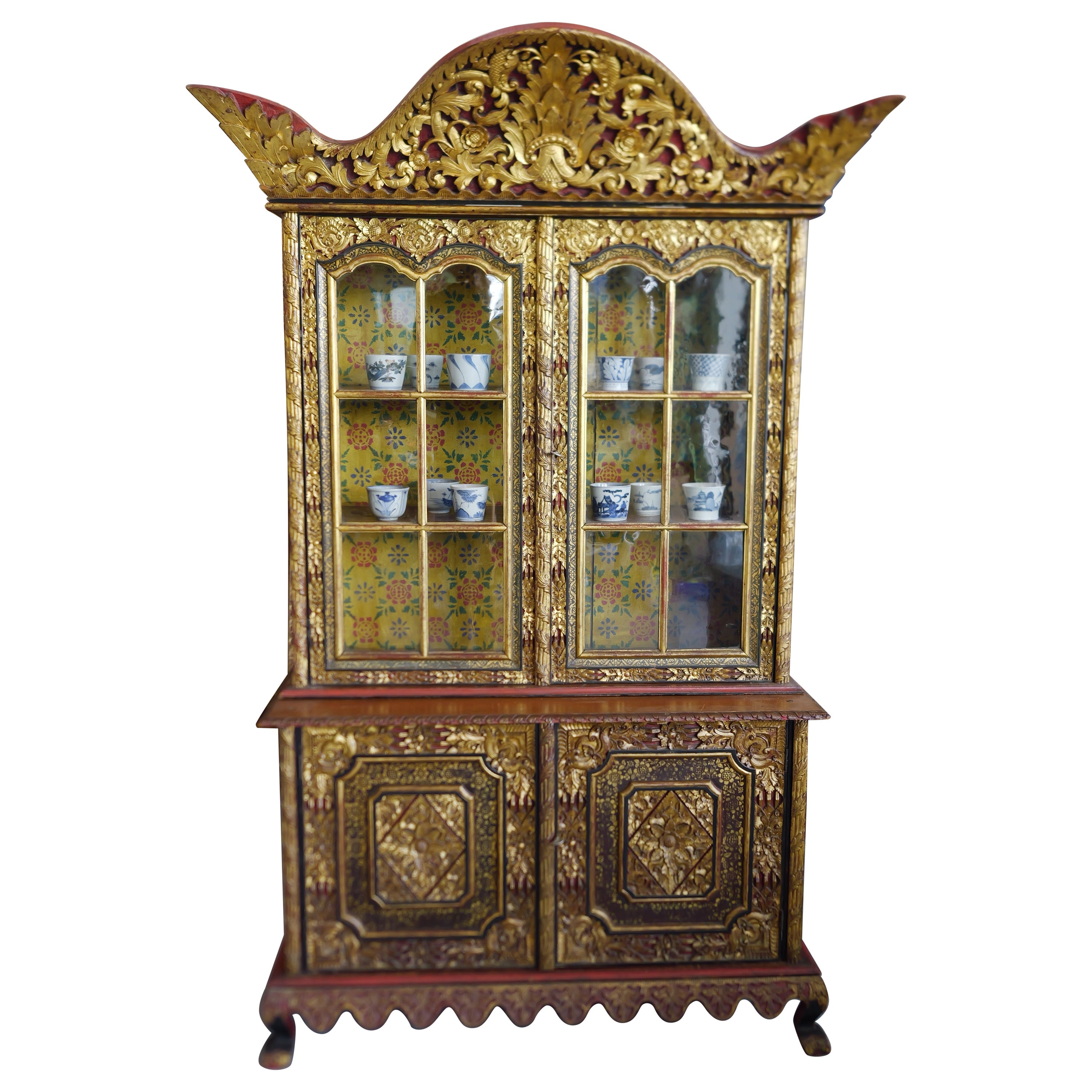 A 19th Century Chinese Export Carved lacquer Paint and Gilt  For Sale