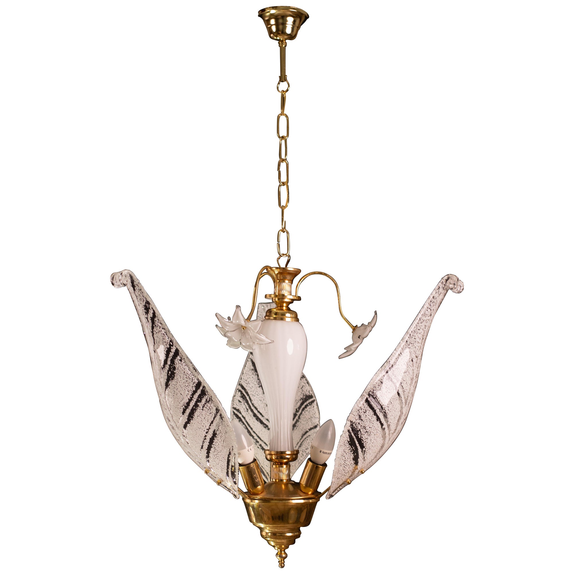 Elegant Murano chandelier with white flowers and leaves, 1970 For Sale