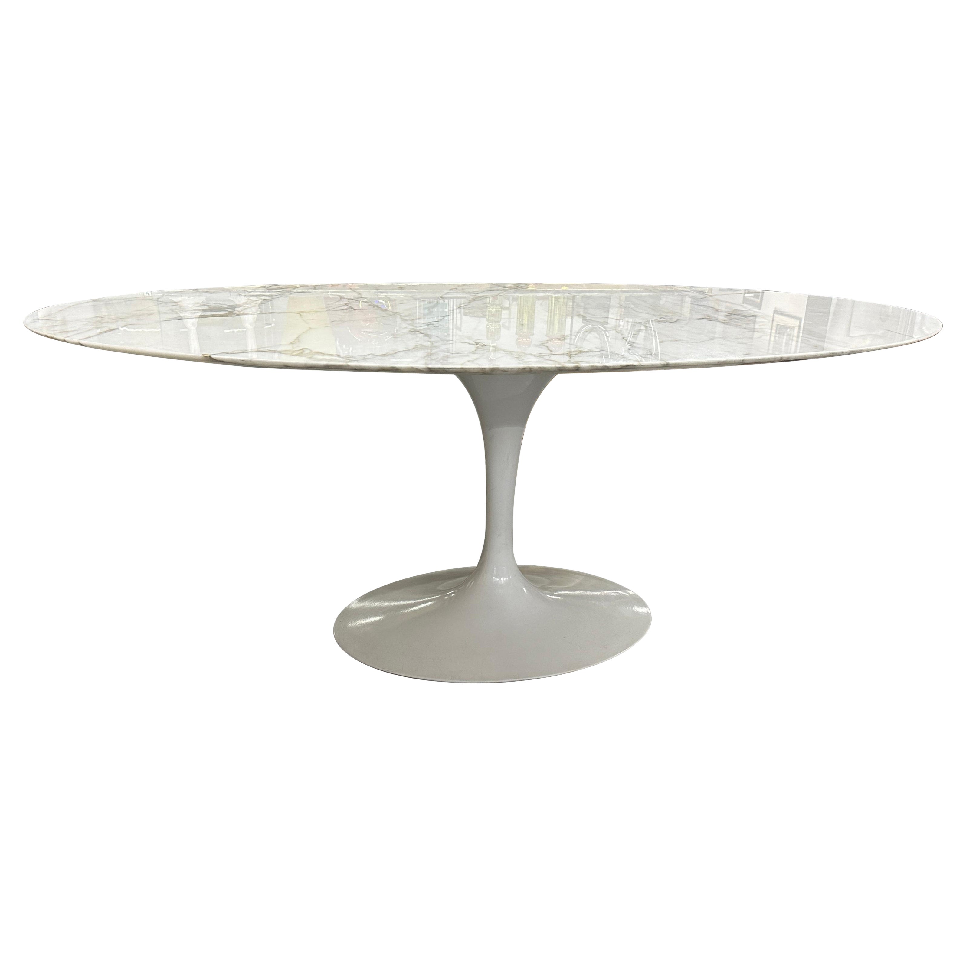 Table de salle à manger tulipe ovale en marbre blanc Saarinen pour Knoll  en vente