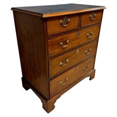 Small 18th century chest of drawers