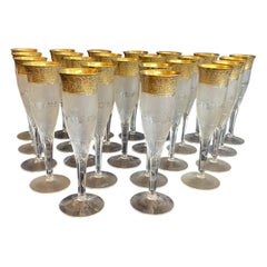 Merveilleux ensemble de 24 gobelets à champagne cannelés Moser Splendid Crystal 24K bordure or