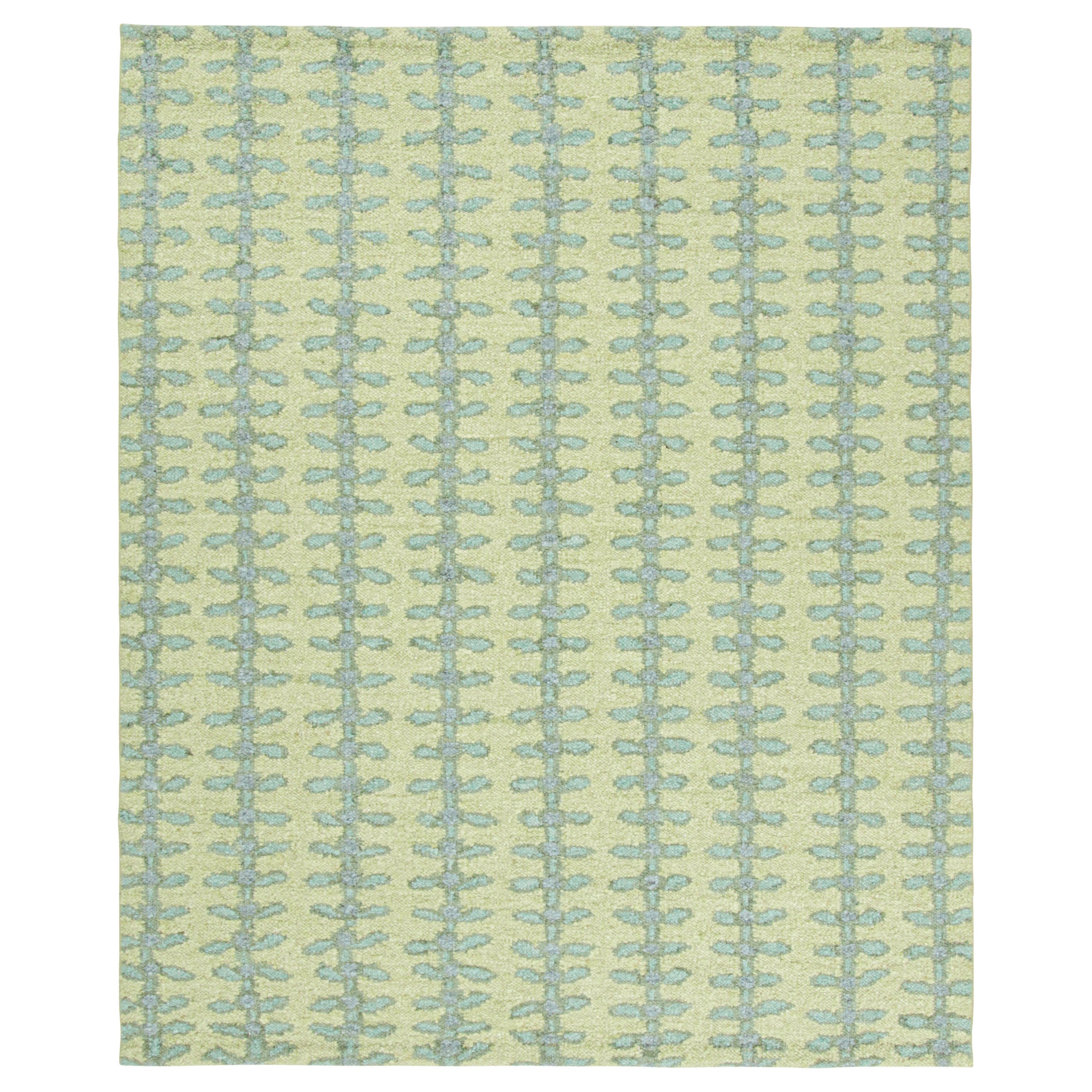 Rug & Kilim's Teppich im skandinavischen Stil mit grünem und blauem Blumenmuster