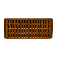 Credenza in Oak Slavonia con ante con cornice in vetro di Giuseppe Rivadossi