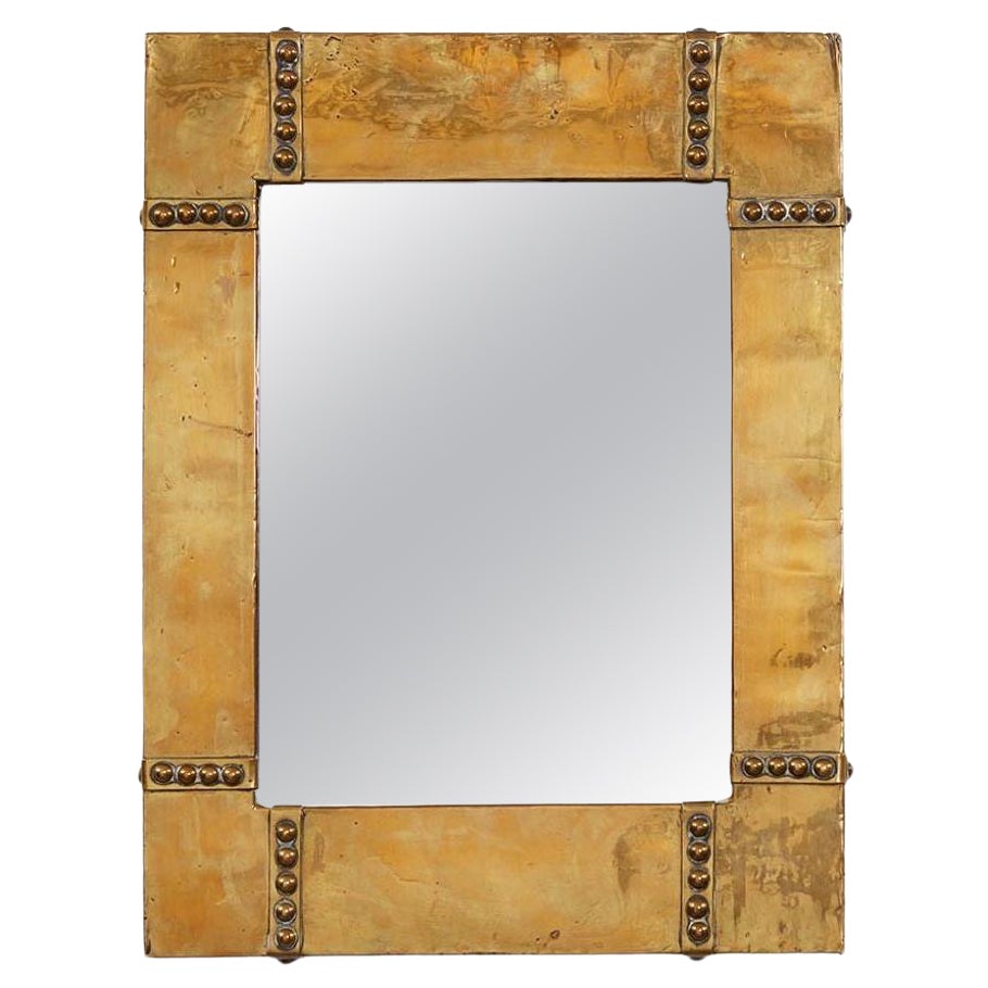 Miroir clouté en laiton en vente