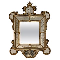 Miroir à coussin en bois doré italien du début du 20e siècle avec verre gravé