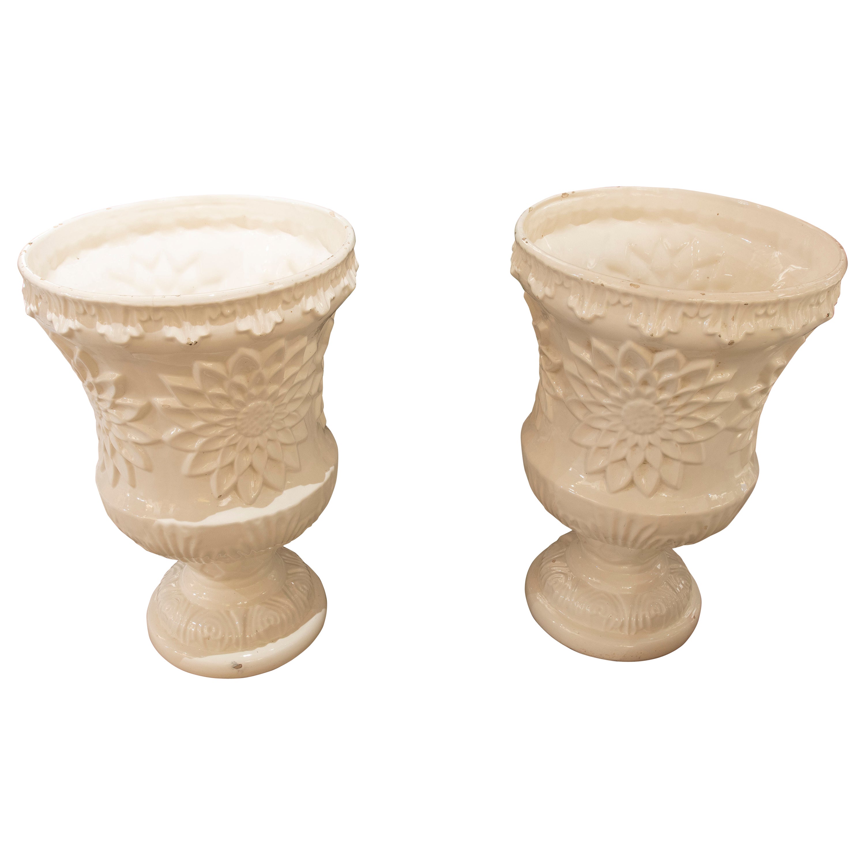 Pair of Classic Flower Pots in Glazed Ceramic in White Colour For Sale