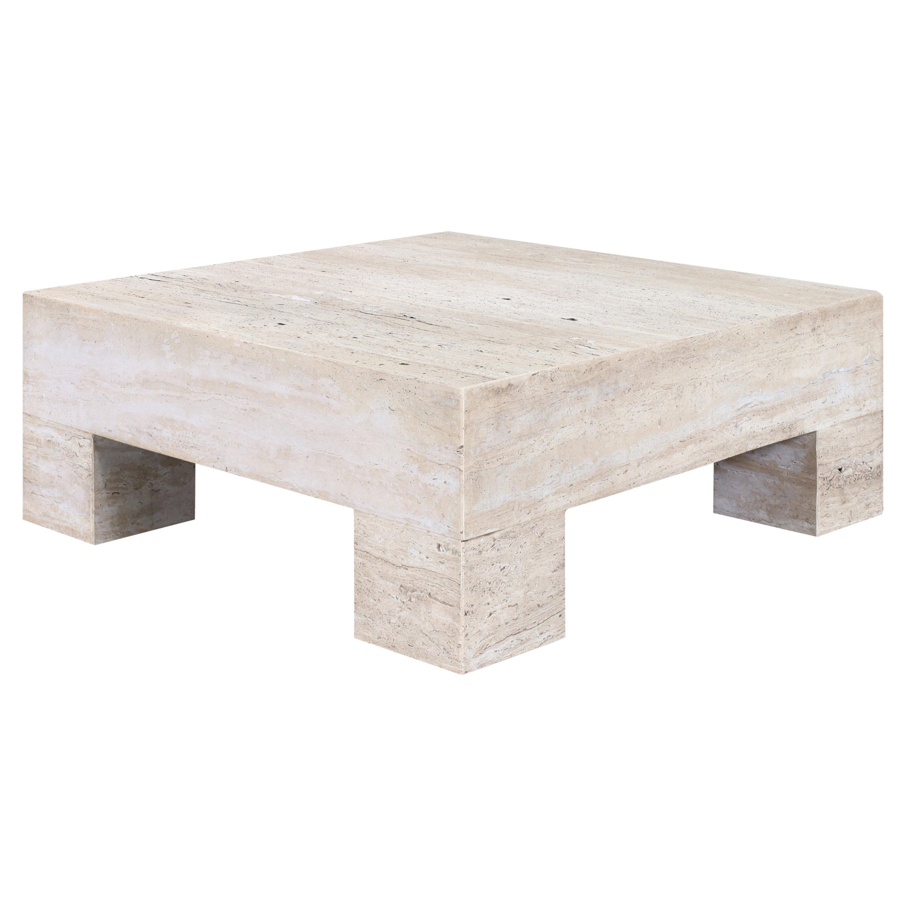 Monumentaler italienischer Travertin-Couchtisch im Angebot