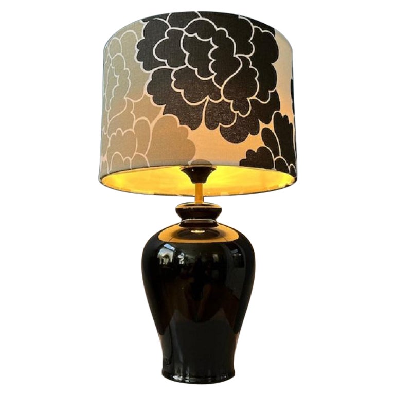 Small Space Age Table Lamp with Porcelain Base and Black and White Flower Shade For Sale