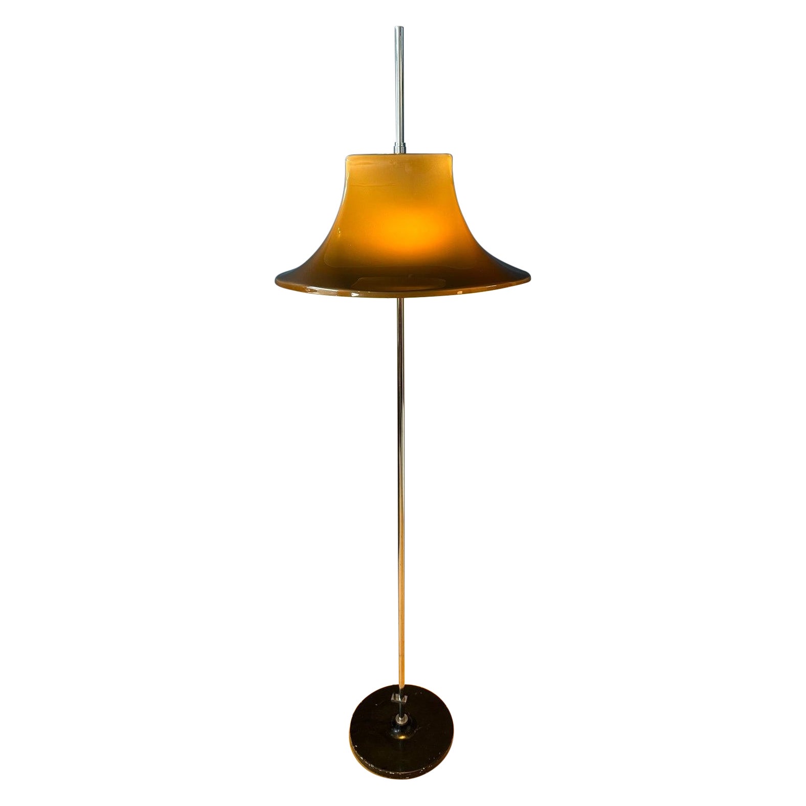 Lampadaire de Willem Hagoort de l'ère spatiale avec abat-jour beige chapeau de fougère, 1970 en vente