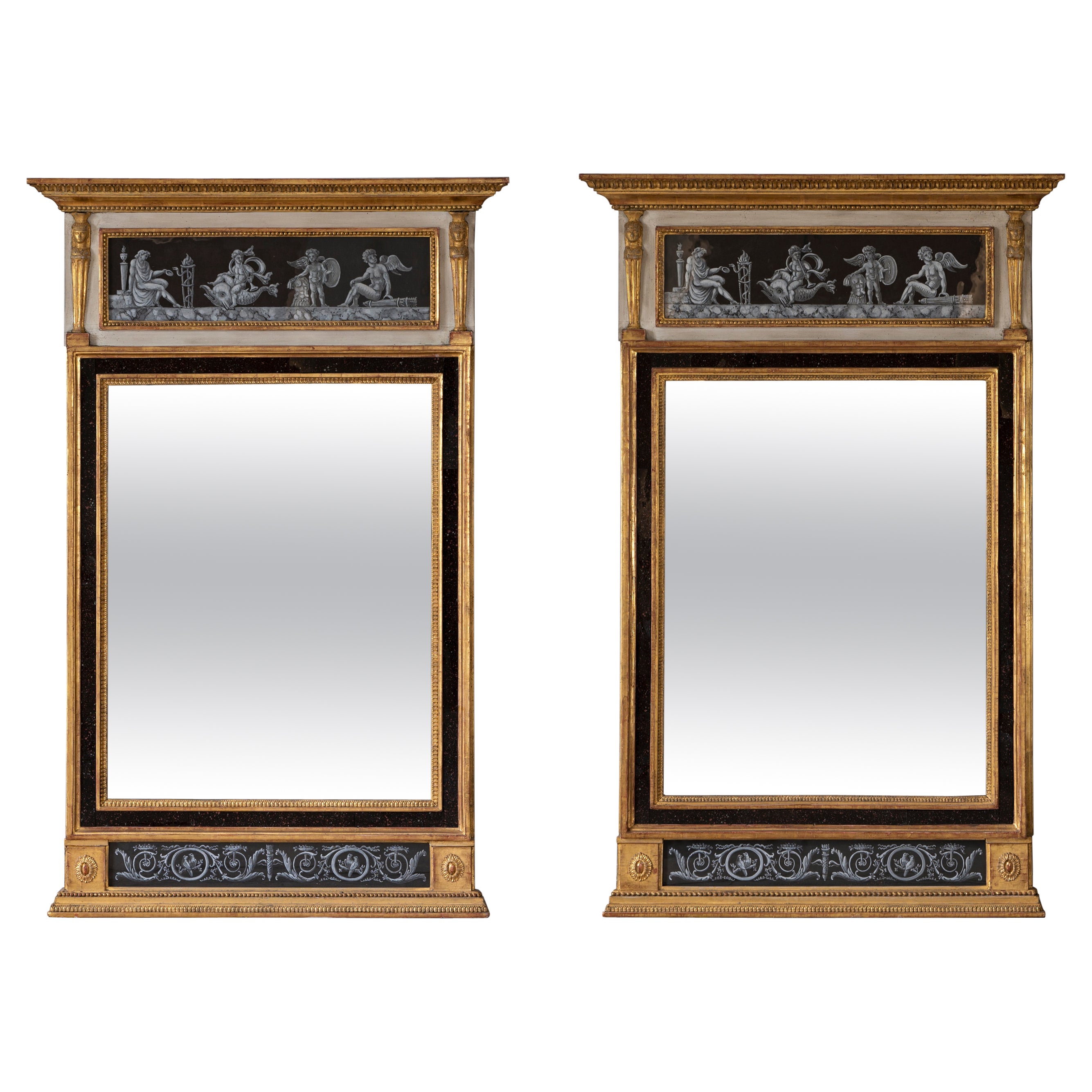 Exceptionnelle paire de miroirs gustaviens suédois en bois doré du 18ème siècle