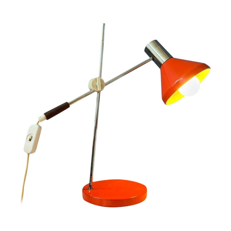 Lampe de bureau rouge mi-siècle - Lampe de table à bras pivotant chromée de l'ère spatiale, 1970