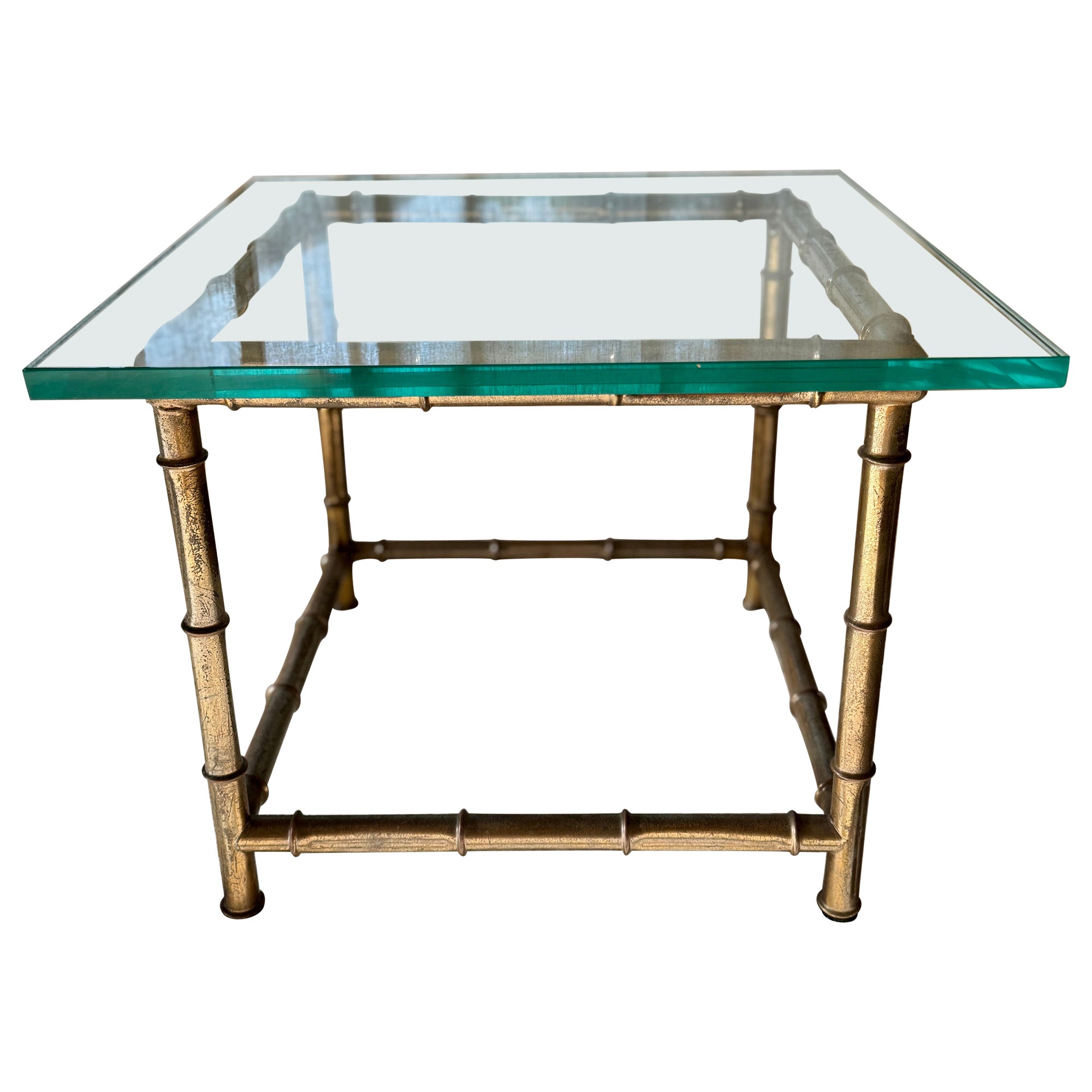 Magnifique table d'appoint en laiton et faux bambou dans le style de Mastercraft, vers les années 1960. en vente