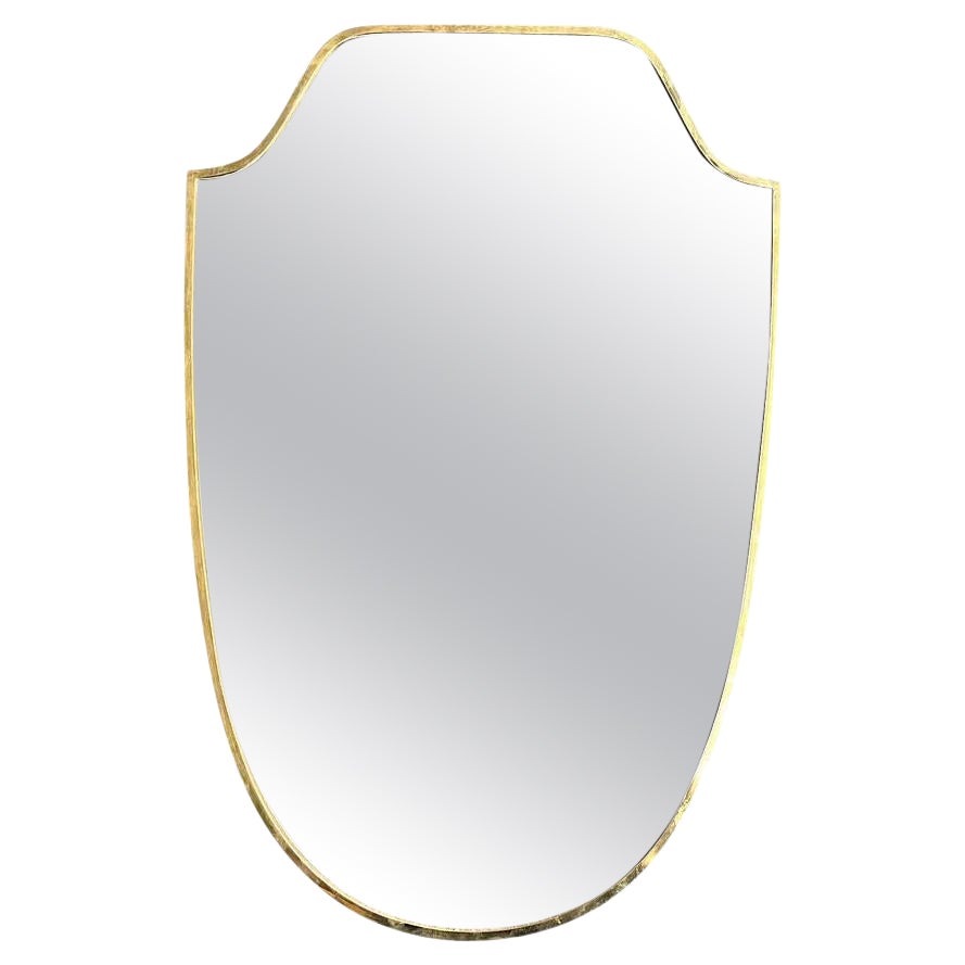 Miroir bouclier italien original des années 1950 avec dos en Wood Wood en vente