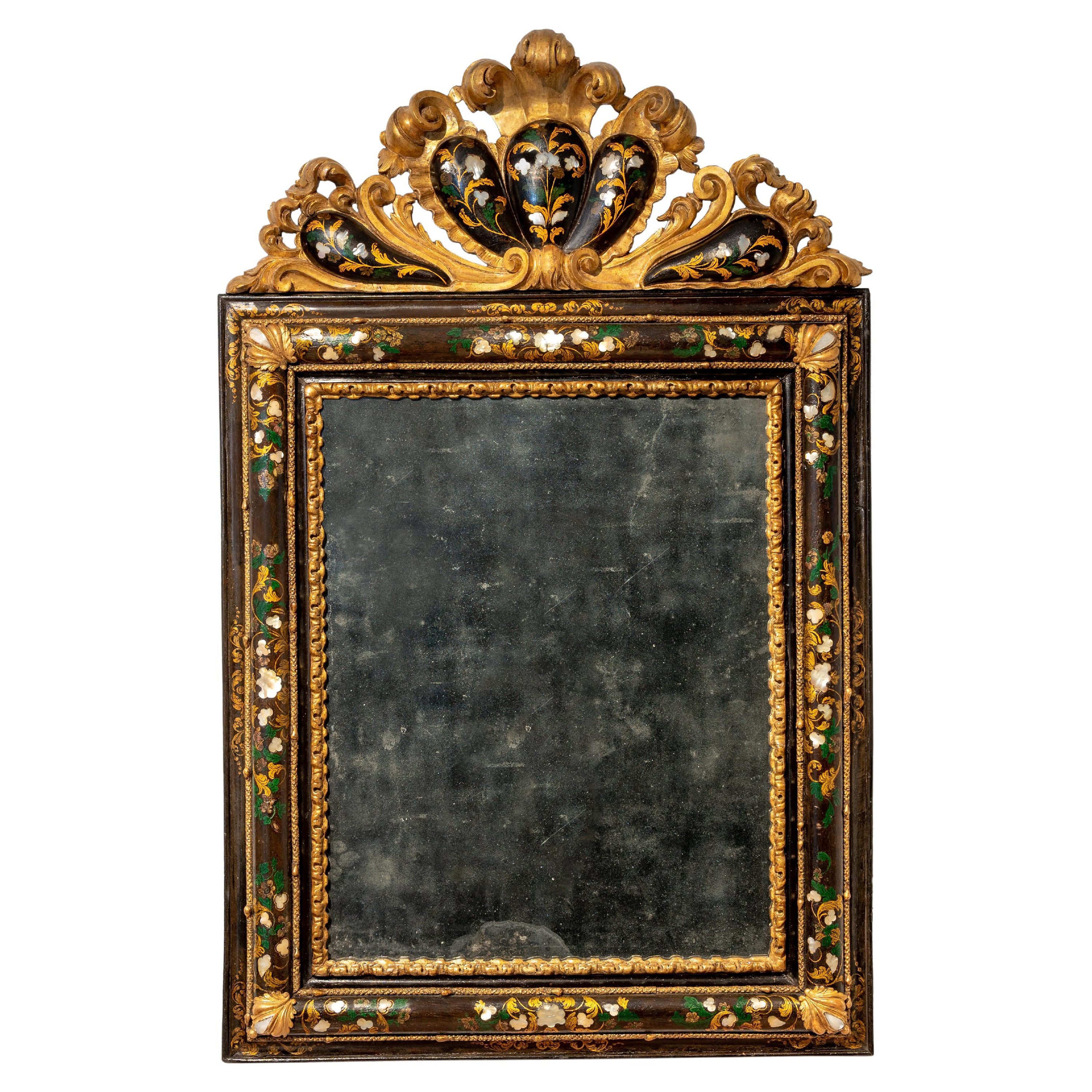 Miroir vénitien du XVIIIe siècle en bois laqué avec nacre en vente
