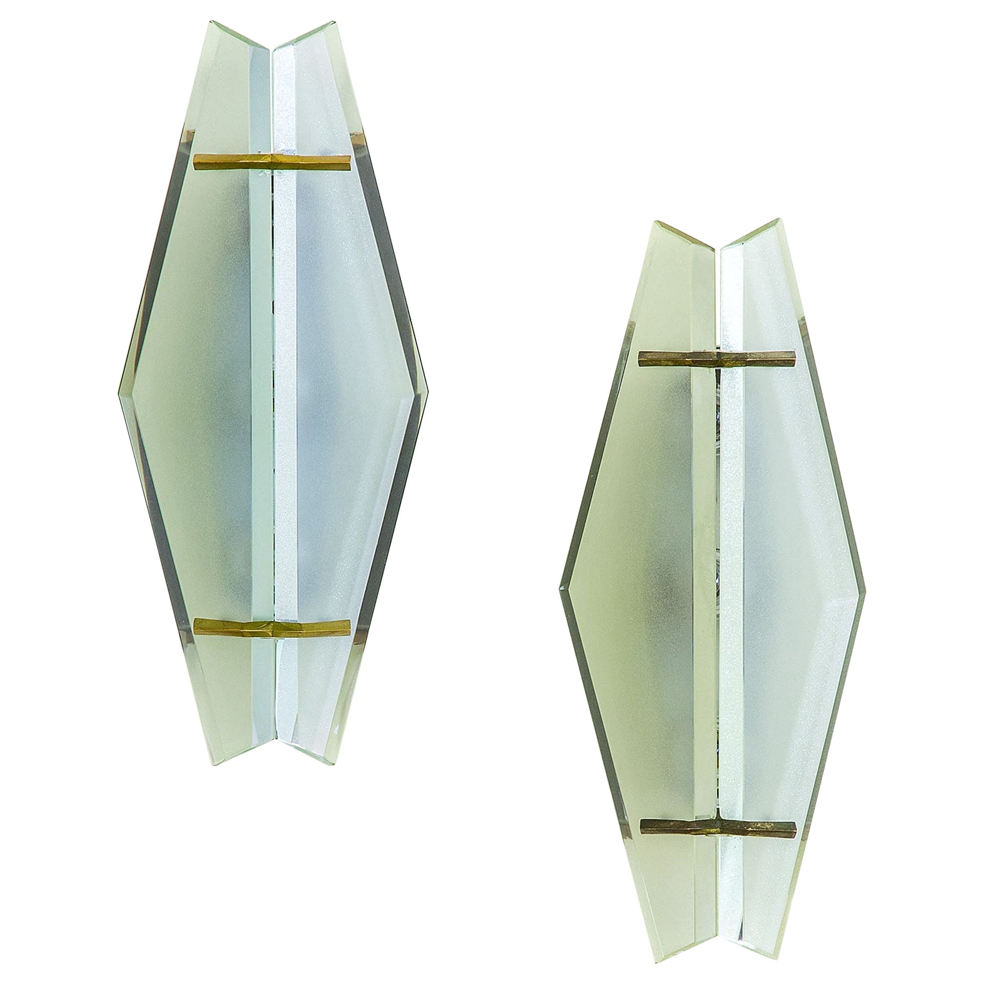 20th Century, Max Ingrand for Fontana Arte Pair of wall sconces mod. 1943 For Sale