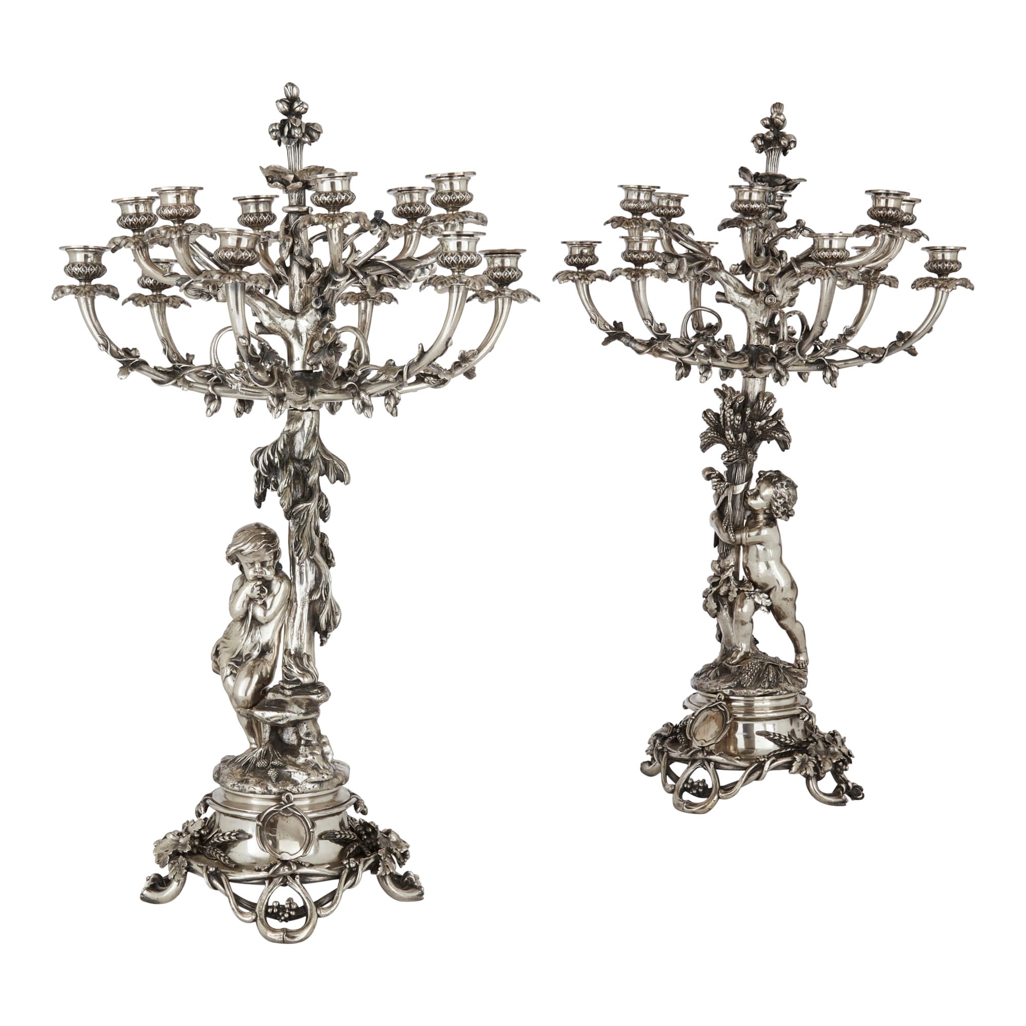 Pareja de grandes candelabros de bronce plateado de Christofle, Siglo XIX en venta