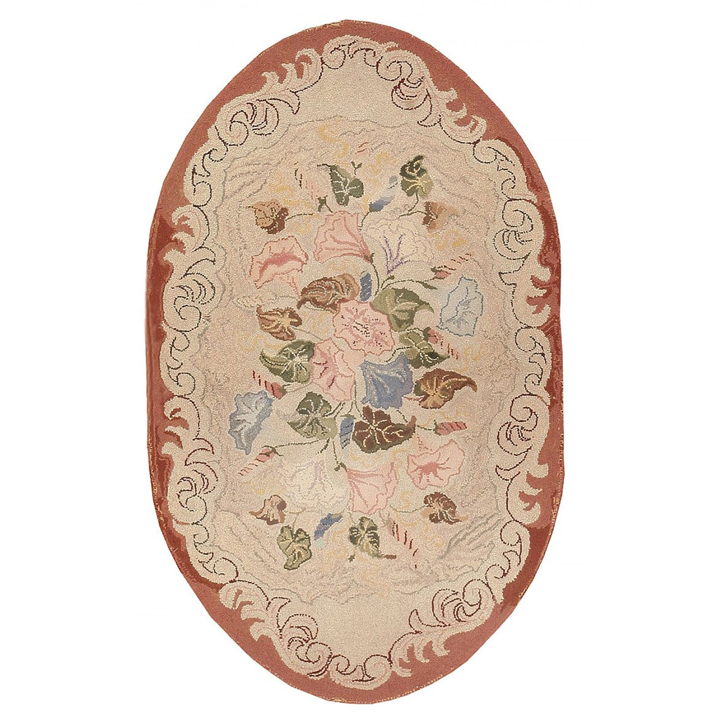 Ovaler ovaler antiker amerikanischer Teppich mit Blumenmuster und Kapuze 2'6" x 4'