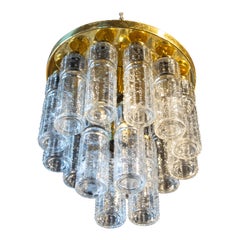 Lampe italienne composée de cristaux allongés et d'une structure en métal doré