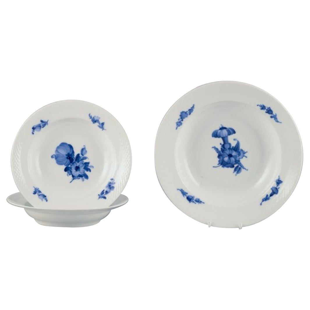 Royal Copenhagen Blaue Blume geflochten. Drei tiefe Teller. im Angebot