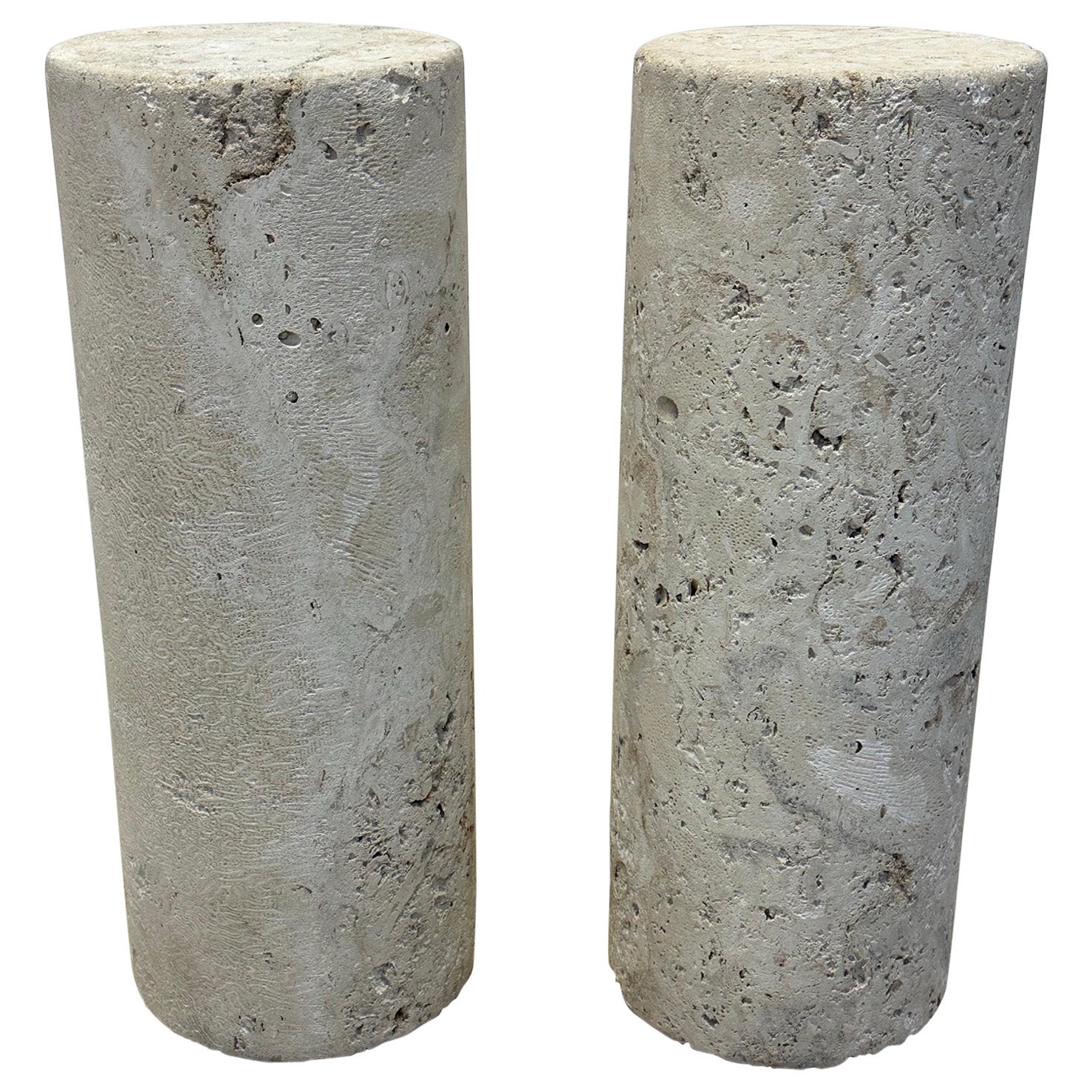 Mid-Century Natural Coquina Coral Stone Pedestal Column Tables - a Pair im Angebot