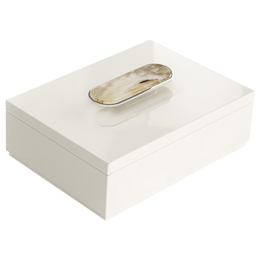 Priora-Schachtel aus glänzendem elfenbeinfarbenem Lack mit Details in Corno Italiano, Mod. 2410 im Angebot