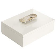 Priora-Schachtel aus glänzendem elfenbeinfarbenem Lack mit Details in Corno Italiano, Mod. 2410