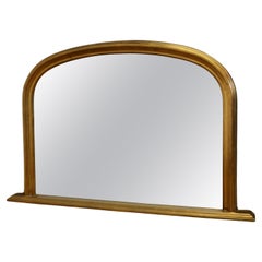 Viktorianischer Stil Gewölbter goldener Obermantelspiegel  Ein hübscher Spiegel über dem Mantel  