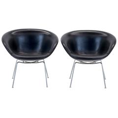 Pair of Arne Jacobsen Pot Chairs Made by Fritz Hansen, Denmark