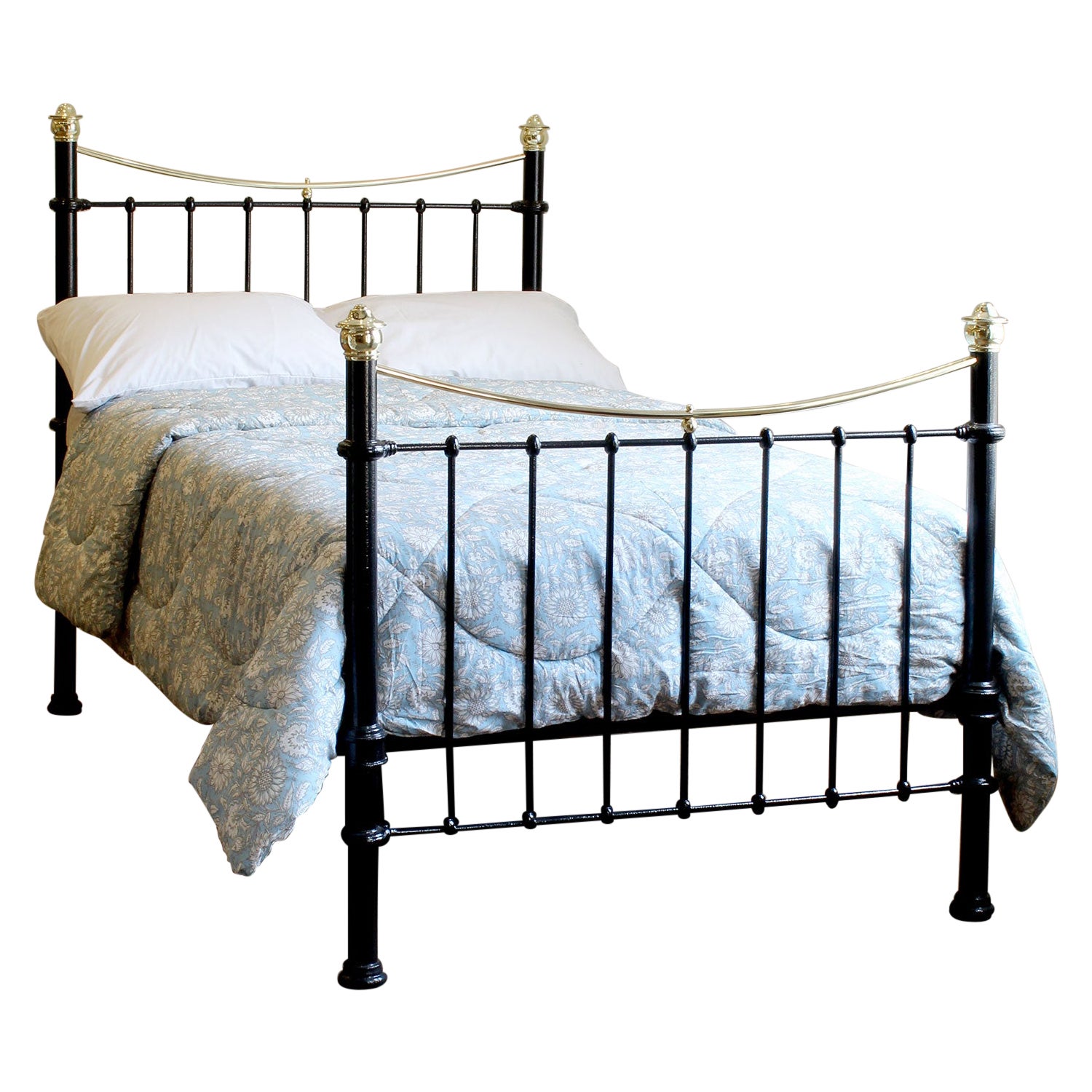 Small Double Brass and Iron Antique Victorian Bed in Black, MD152 For Sale