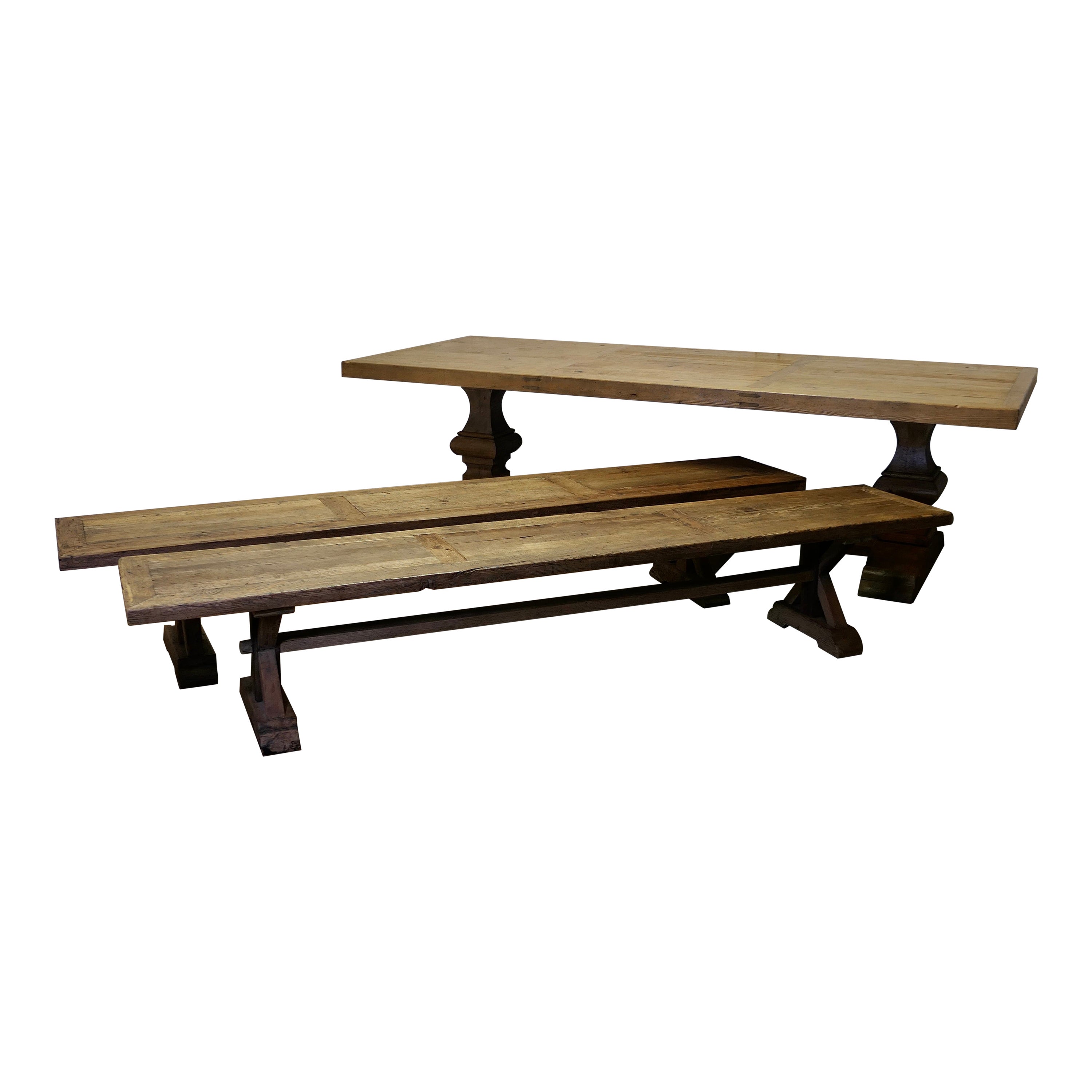 Grande table de réfectoire en pin avec bancs assortis   