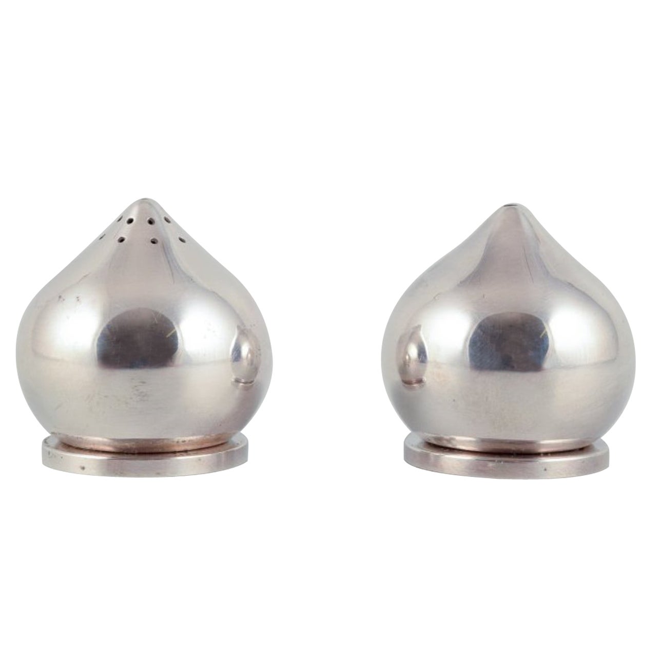 Aage Weimar, Danish silversmith.  A pair of modernist salt and pepper shakers. For Sale
