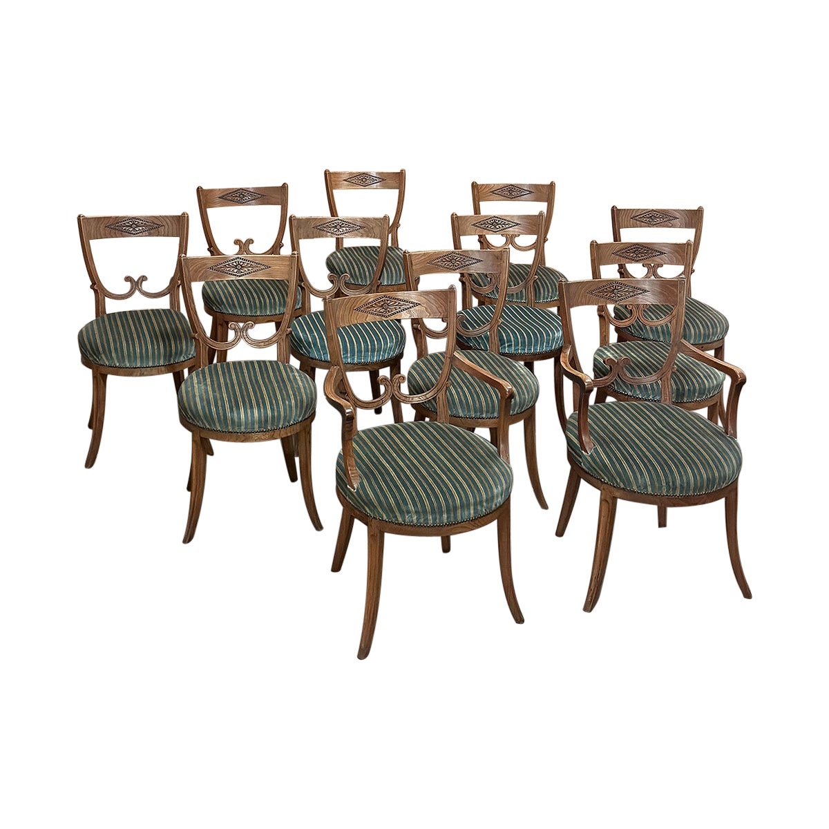 Satz von zwölf schwedischen gustavianischen Esszimmerstühlen des 18. Jahrhunderts mit 2 Sesseln