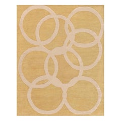 Tapis moderne Art Déco beige et or à cercles Quantum de Doris Leslie Blau