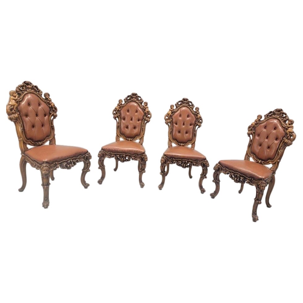 Anciennes chaises de salle à manger italiennes sculptées de style Rococo en cuir d'origine -Set of 4 en vente