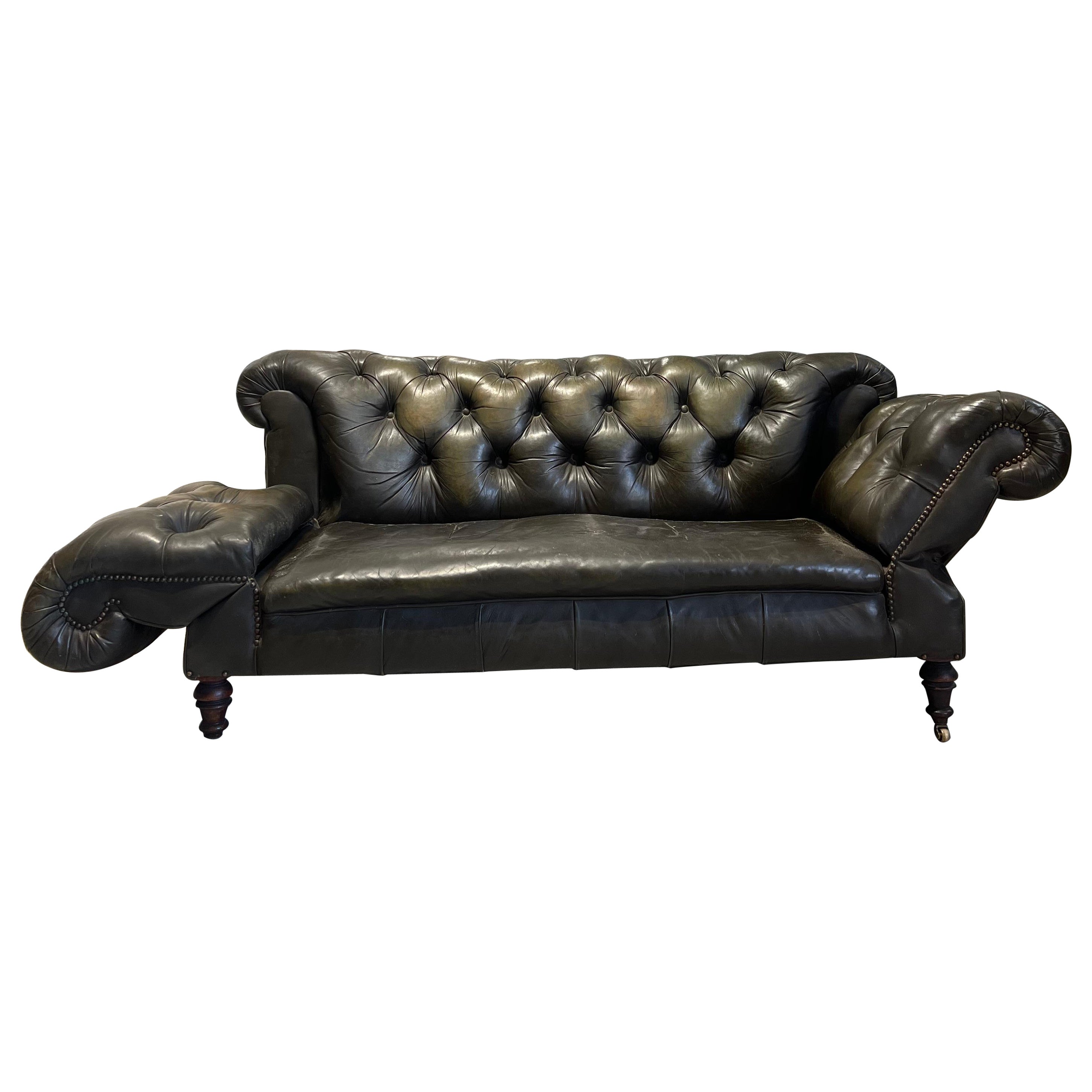 Antikes Chesterfield-Sofa aus dem 19. Jahrhundert aus schönem patiniertem Leder im Angebot