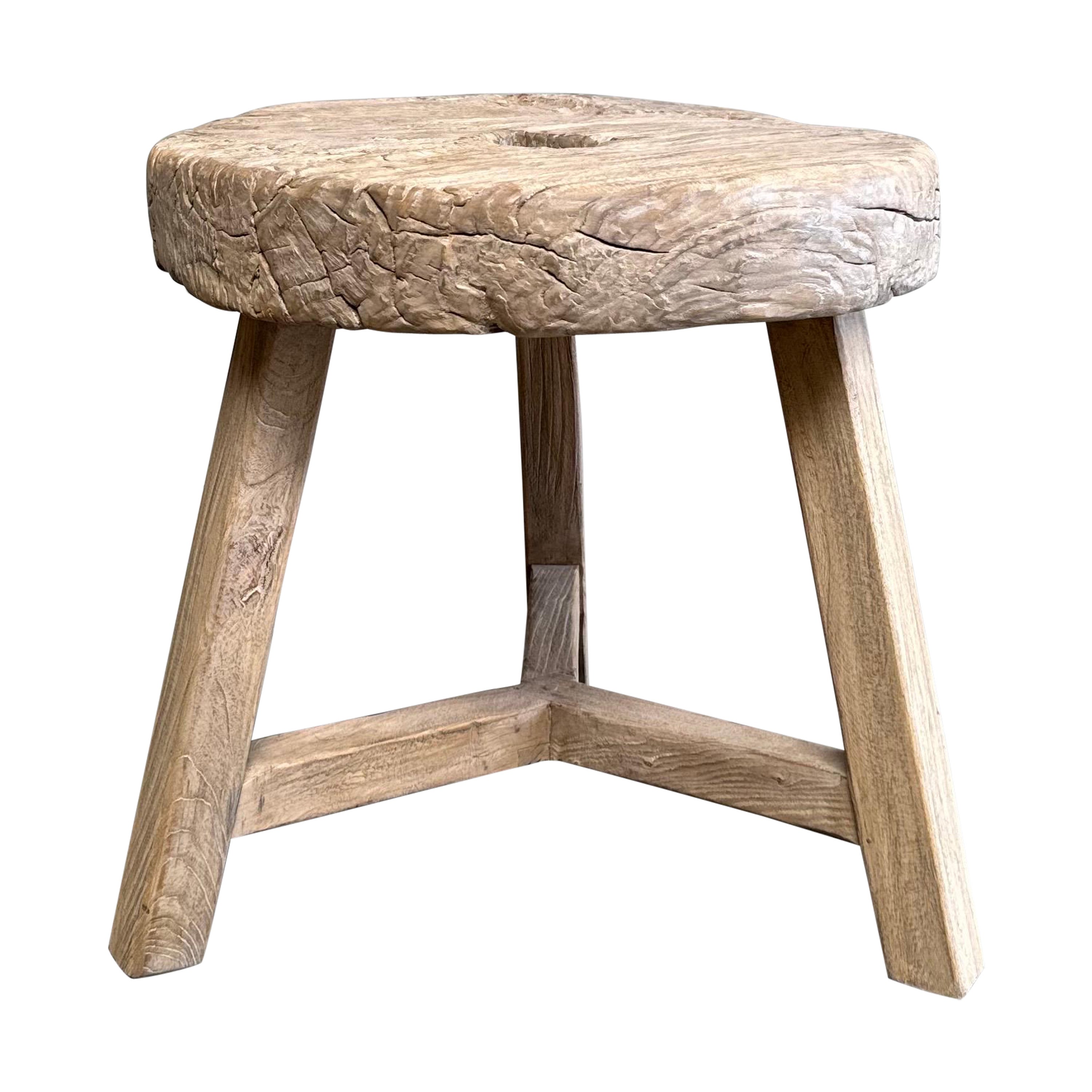 Vieille table d'appoint en bois d'orme