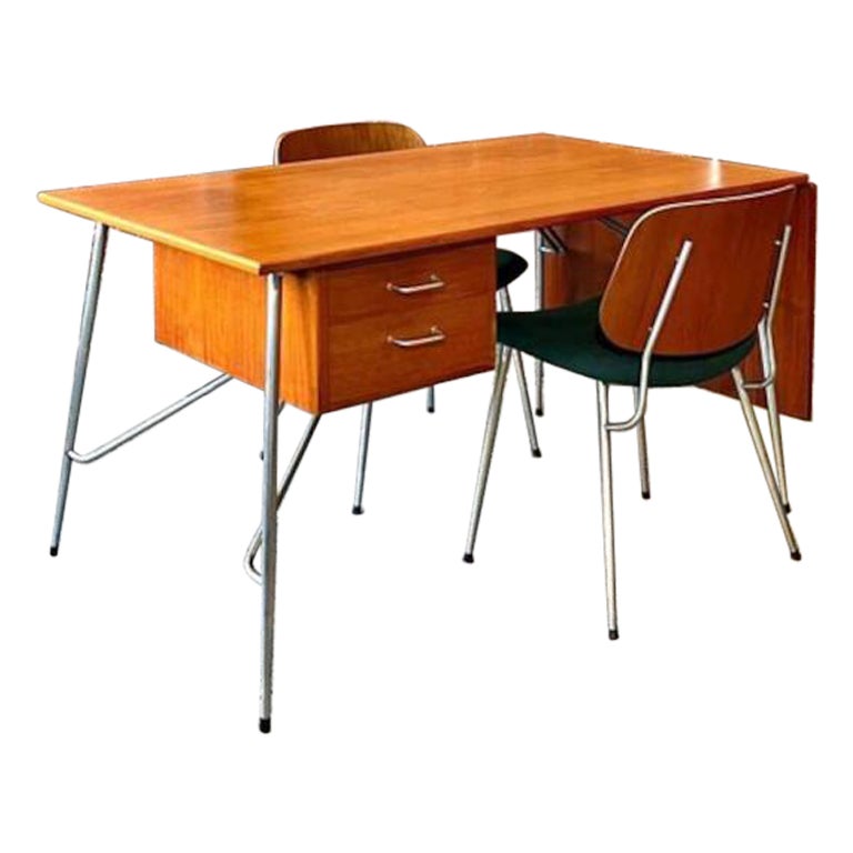 1960er Jahre Dänischer Schreibtisch aus Teakholz und Stahl von Børge Mogensen im Angebot