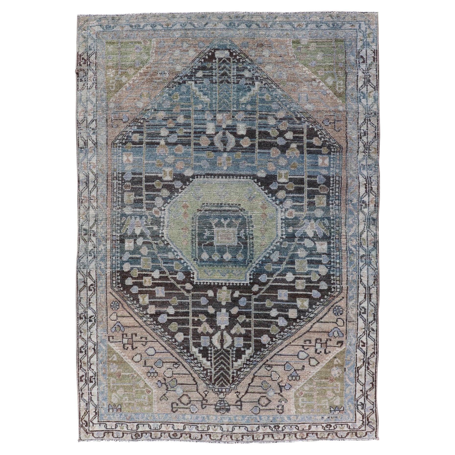 Tapis persan ancien Nahavand avec médaillon complexe avec motifs 4'0" X 6'0" en vente