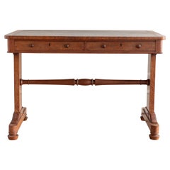 Table à écrire en bois satiné du XIXe siècle