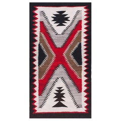 Amerikanischer Navajo-Teppich des frühen 20. Jahrhunderts ( 2'2" x 4'3" - 66 x 130)