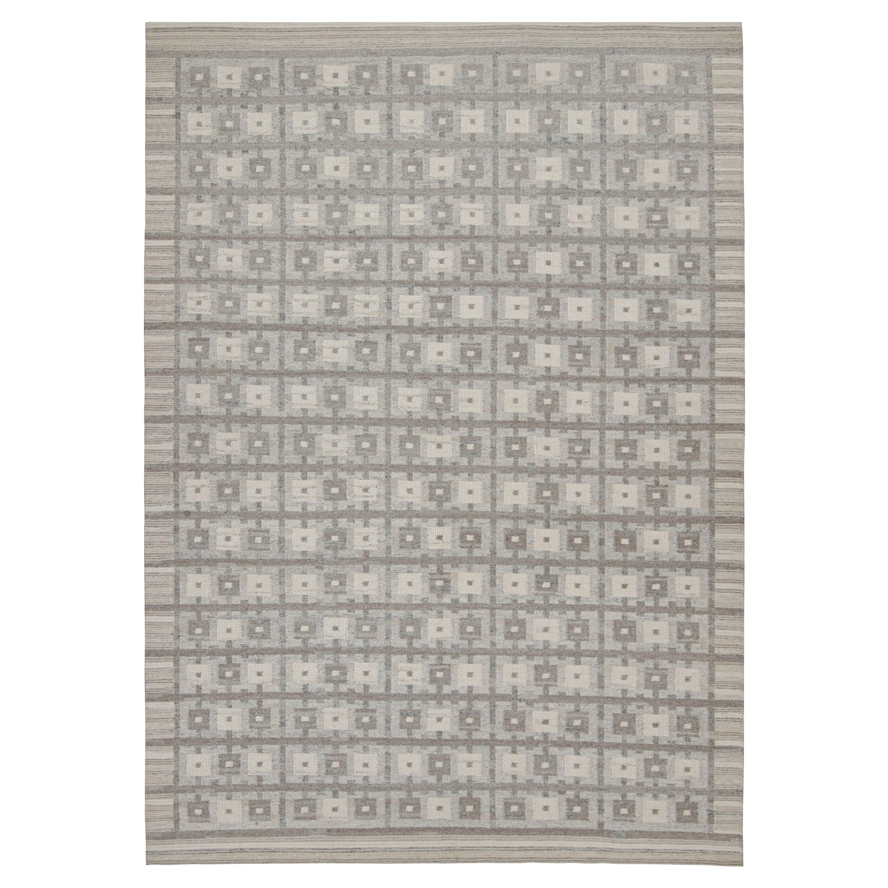 Rug & Kilim’s Scandinavian Style Kilim Rug with Gray and Beige Geometric Pattern For Sale