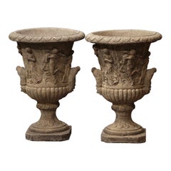 Paire d'urnes de jardin d'extérieur vintage en pierre sculptée à la main en forme de campane