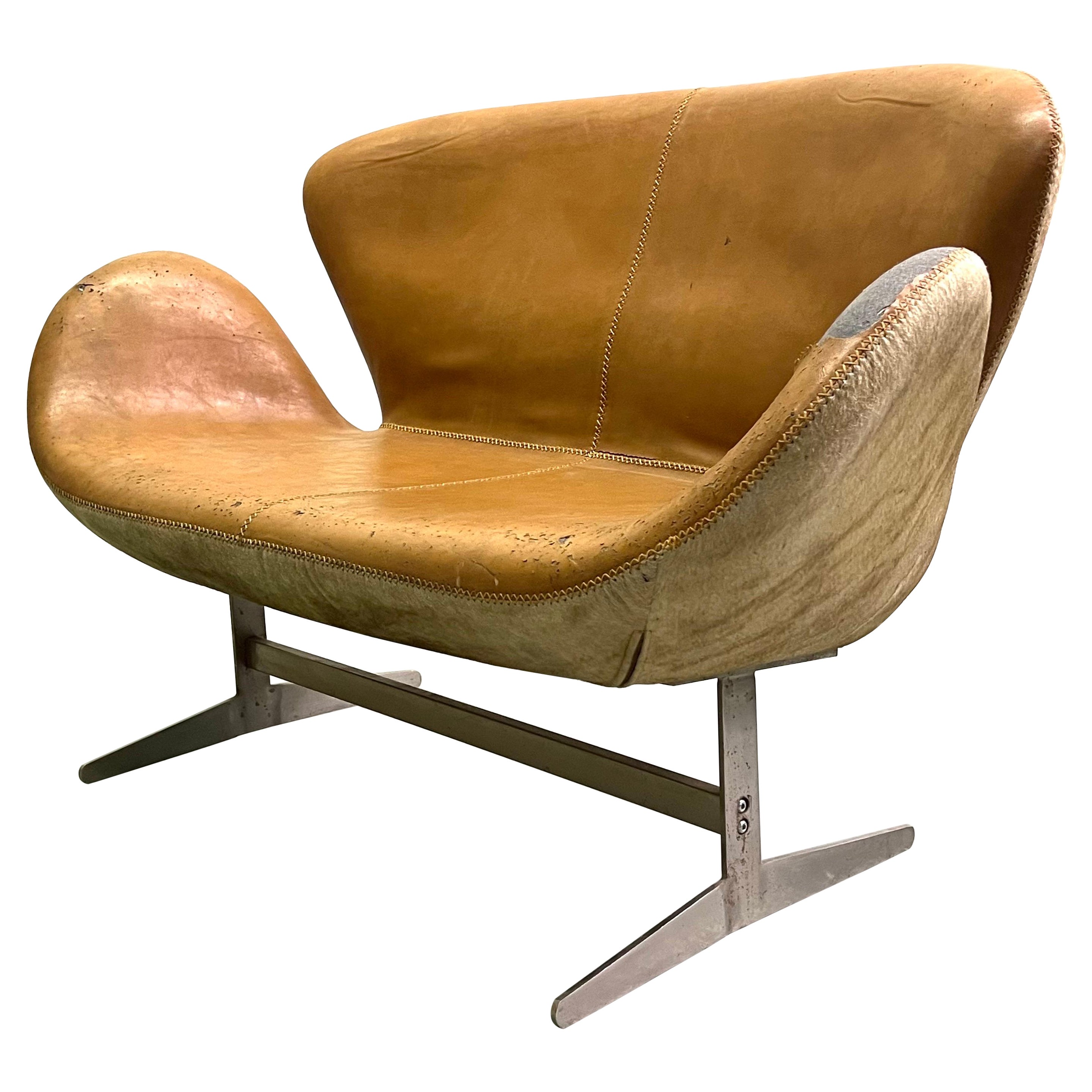 Canapé scandinave en cuir Swan du milieu du siècle dernier Attr. à Arne Jacobsen en vente