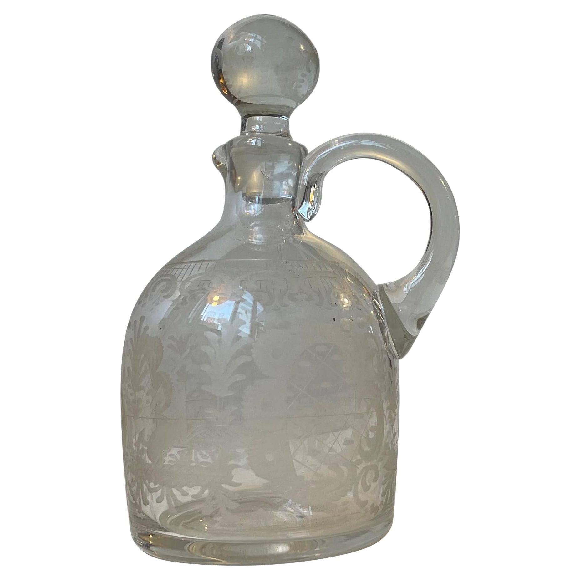 Petite carafe Holmegaard en verre gravé, années 1900