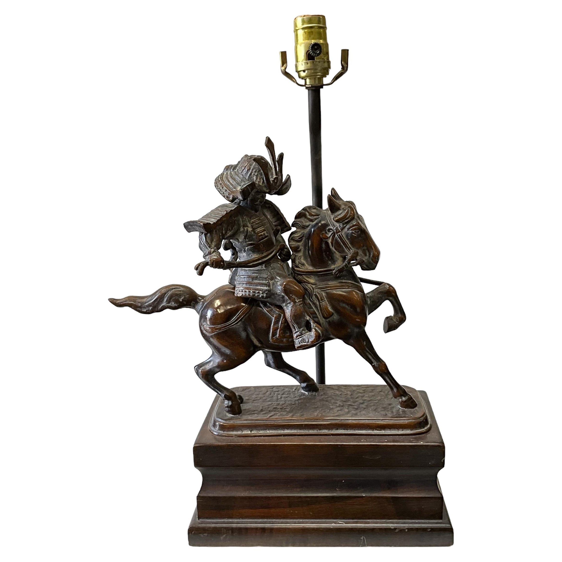 Lampe de bureau chinoise guerrier et cheval en bronze Frederick Cooper en vente