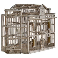 Circa 1900, une cage à oiseaux décorative de style provincial italien 