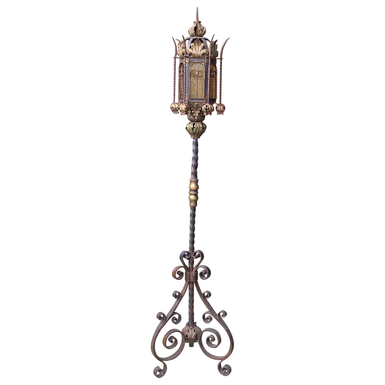 Lanterne standard néo-gothique en vente