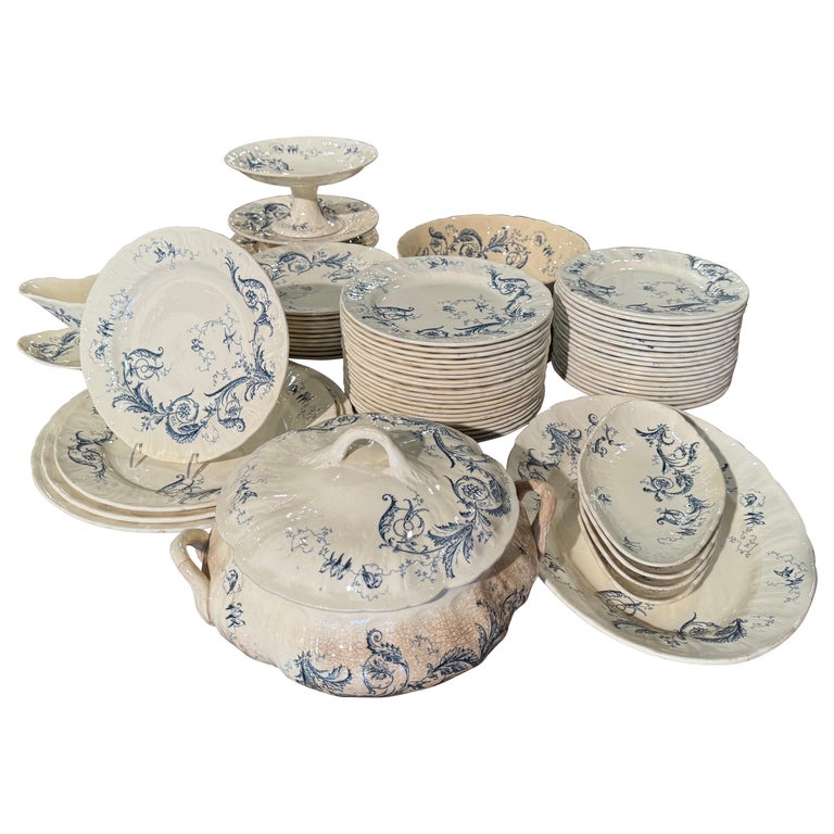 Vajilla de porcelana francesa azul y blanca de Gien del siglo XIX 67 piezas