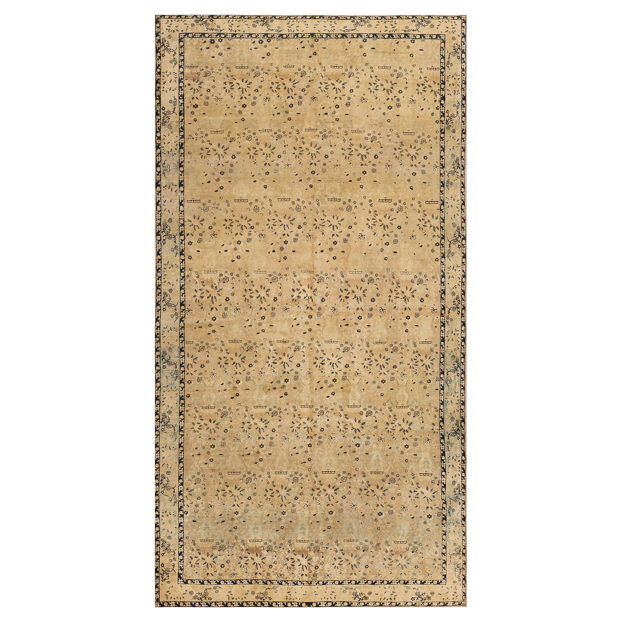 Antiker CIRCA-1900 Persischer Kirman-Teppich aus geblümter Wolle im Angebot
