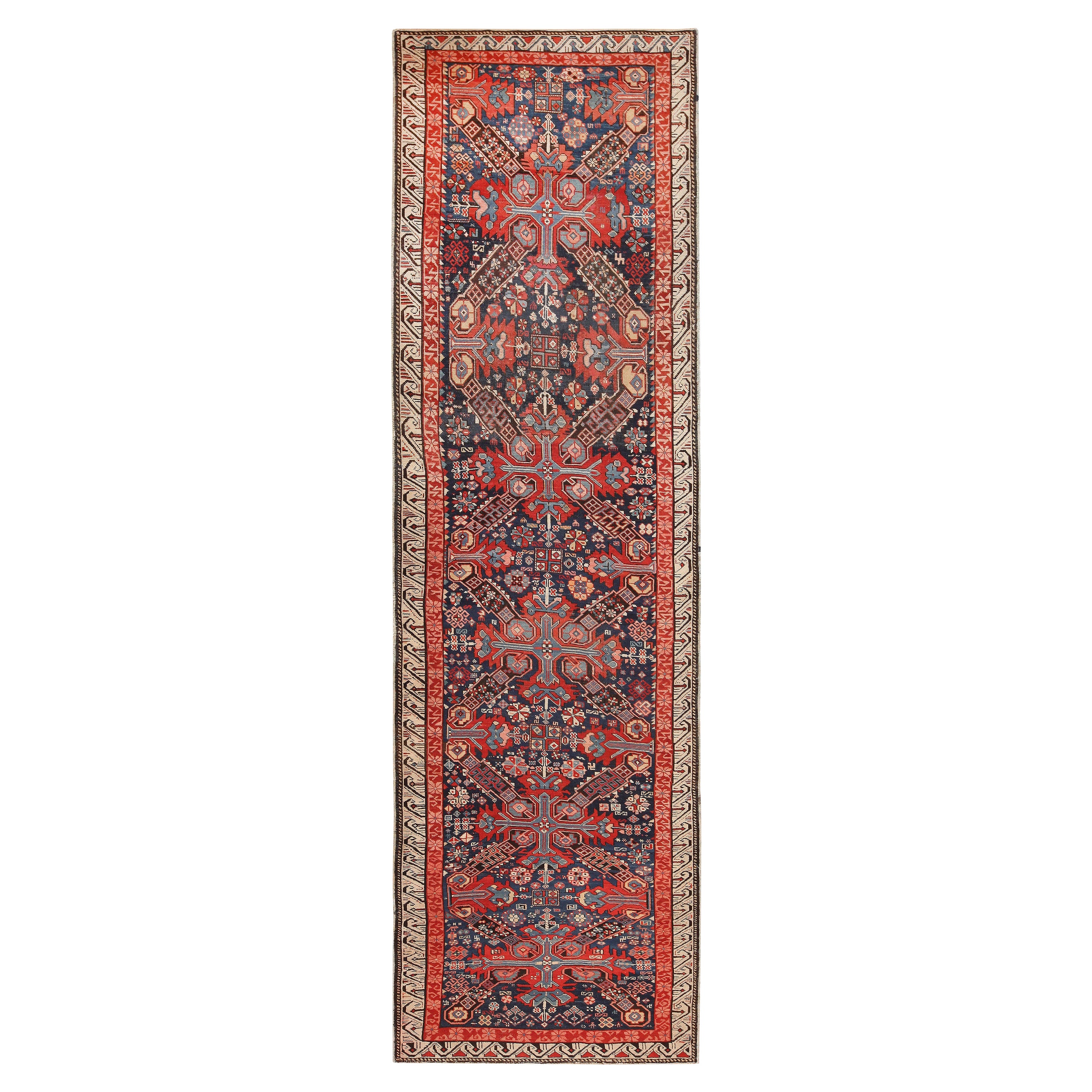 Schöner antiker kaukasischer Stammeskunst-Teppich auf Seychour 3'6" x 11' im Angebot